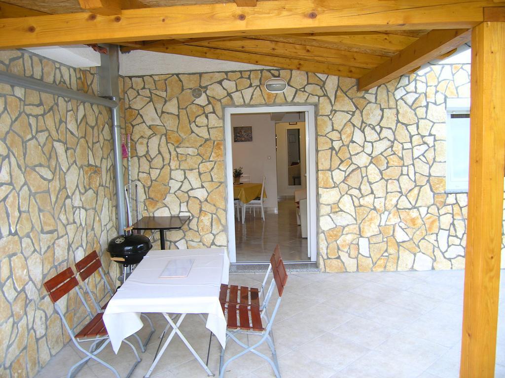 Apartment Martina Крк Екстер'єр фото