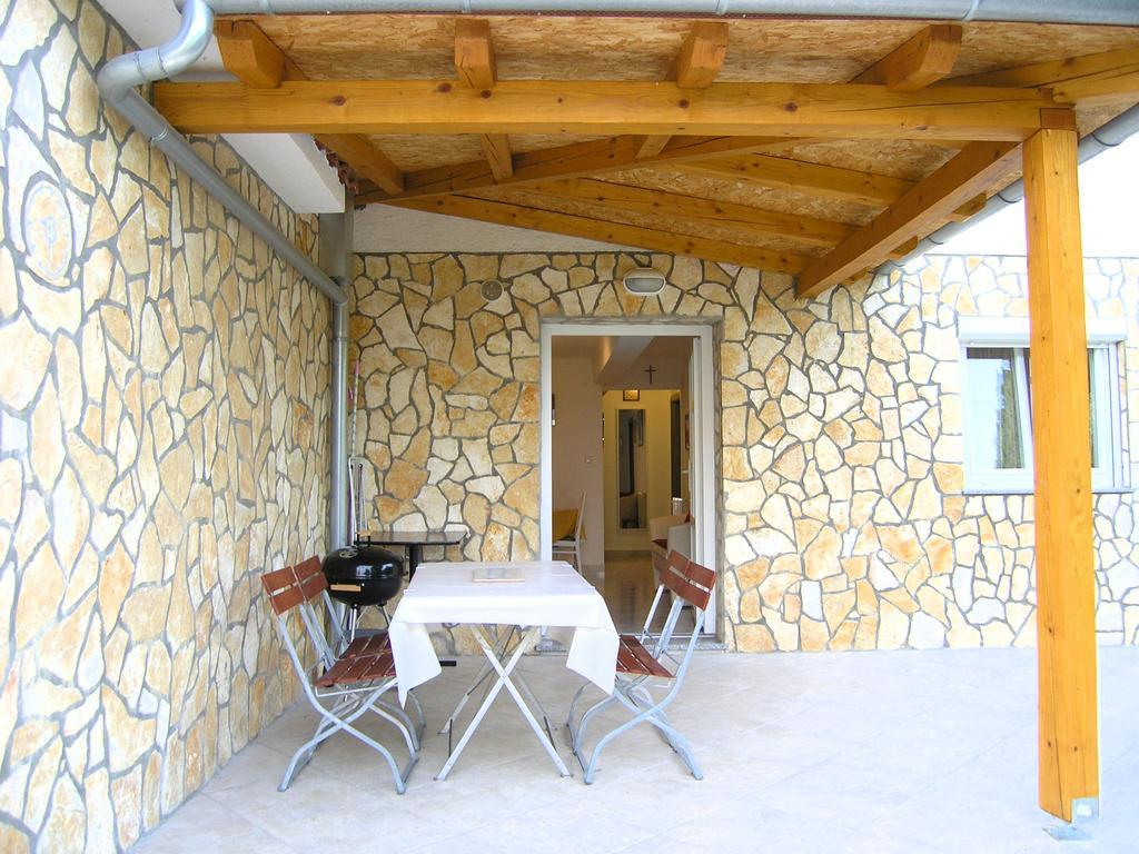 Apartment Martina Крк Екстер'єр фото