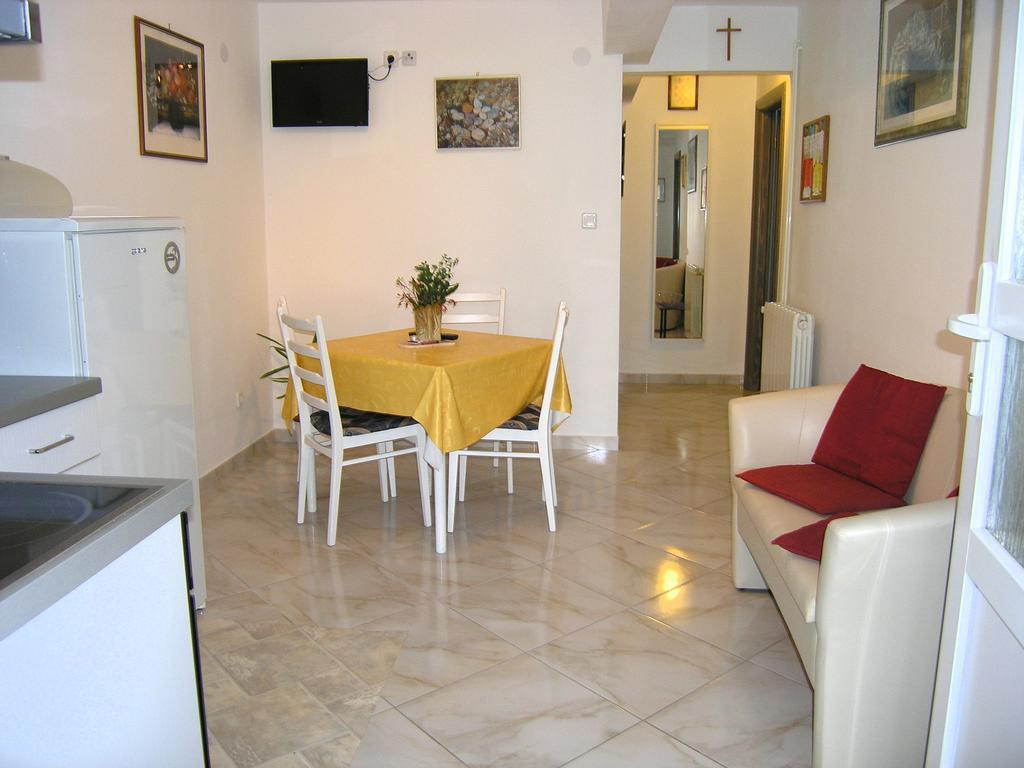 Apartment Martina Крк Екстер'єр фото